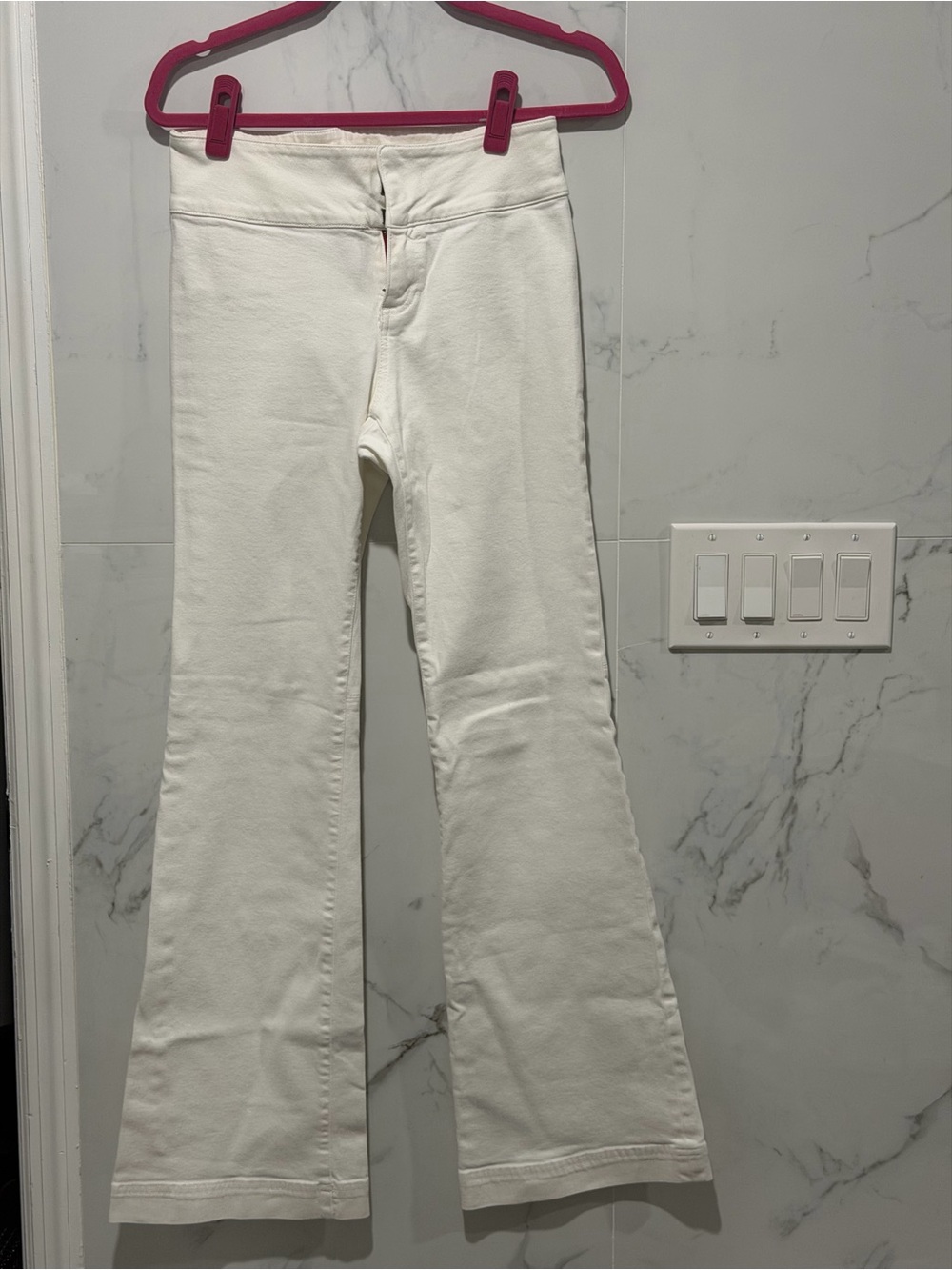Alice + Olivia  off white teeny bootcut Jeans low rise size 28